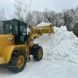 重機を使用した除雪作業